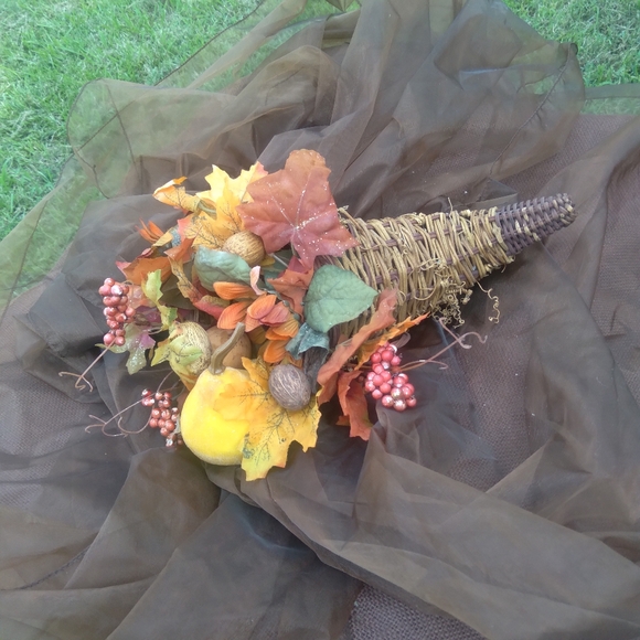 5 cornucopia baskets with faux fall arrangements - Picture 15 of 16